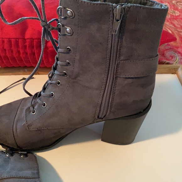 Gray lace up Report boot - Picture 3 of 10